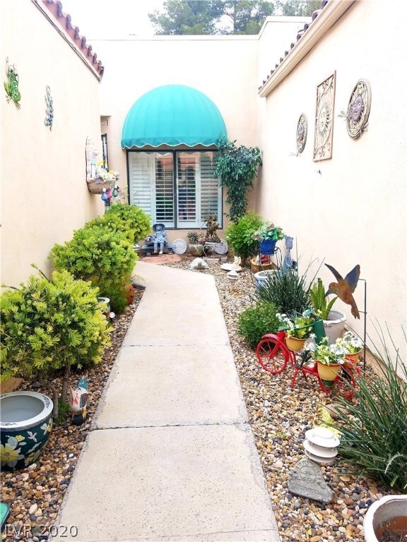 Courtyard Entrance For You & Your Guests Beautiful