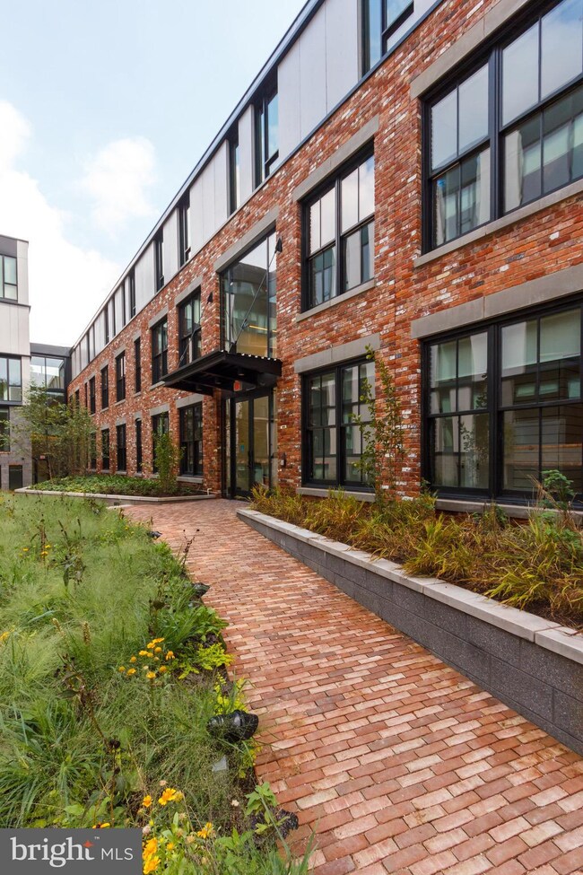 Chapman Stables unit 134, Washington, DC 20001 - photo 3