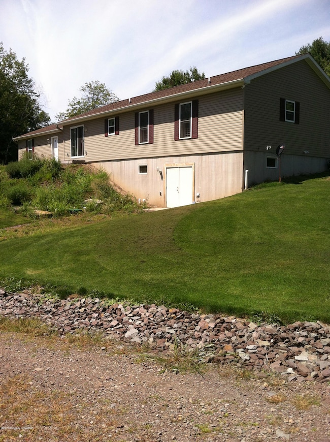 81 Firehouse Rd, Dallas, PA 18612 - photo 2