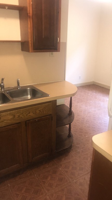 100 Hubbard St, Ludlow, MA 01056 - photo 6