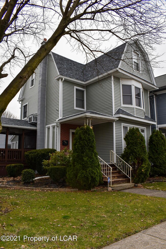 374 Horton St, Wilkes Barre, PA 18702 - photo 2