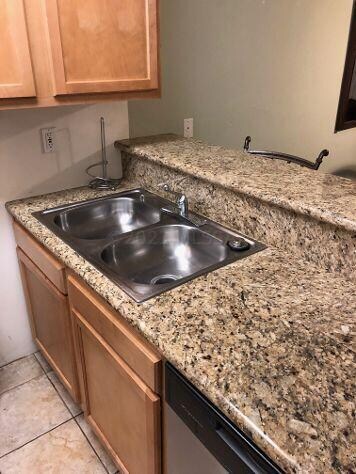 KITCHEN/BKFT BAR
