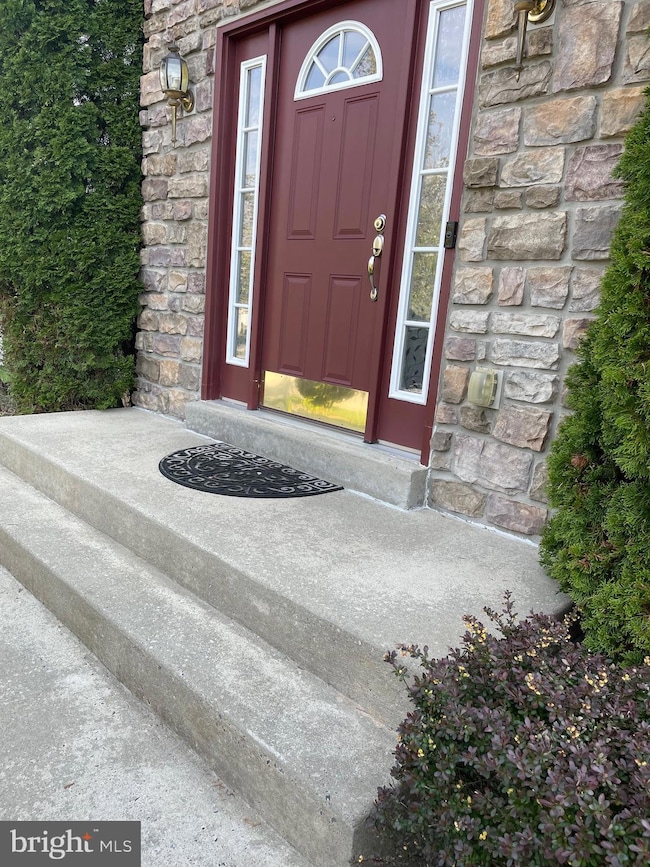 8 Nancy Cir, Reading, PA 19606 - photo 3