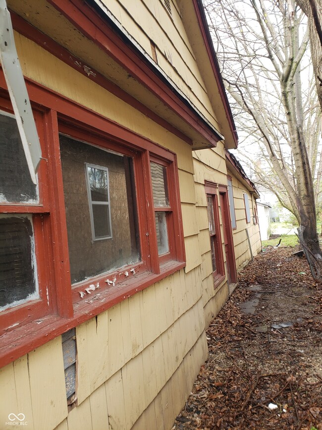 718 W Charles St, Muncie, IN 47305 - photo 2