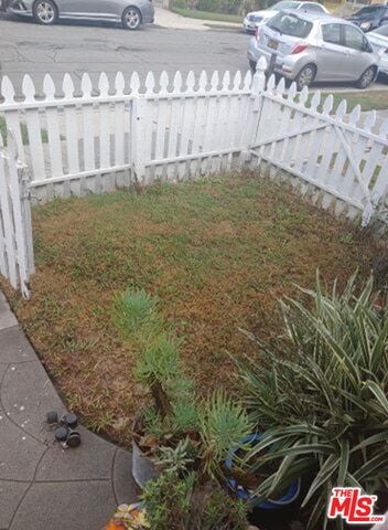 Someone say picket fence?