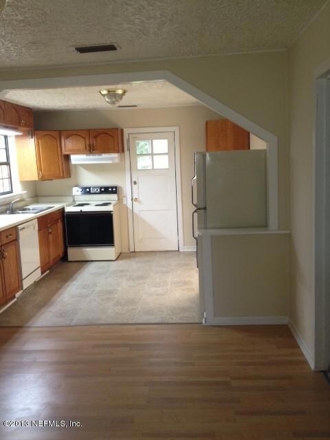 linda dining kitchen