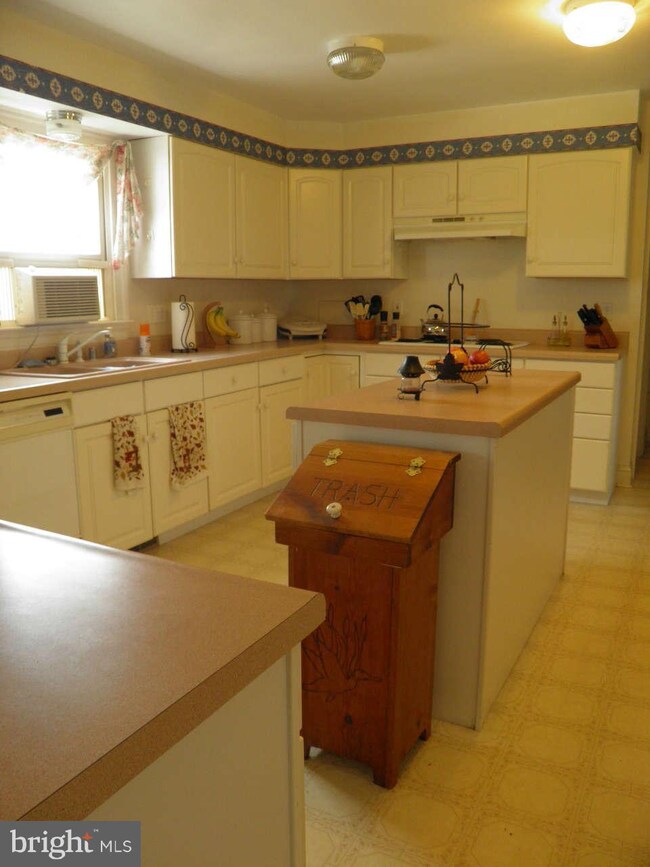 1080 Marthas Ct W, Knoxville, MD 21758 - photo 6