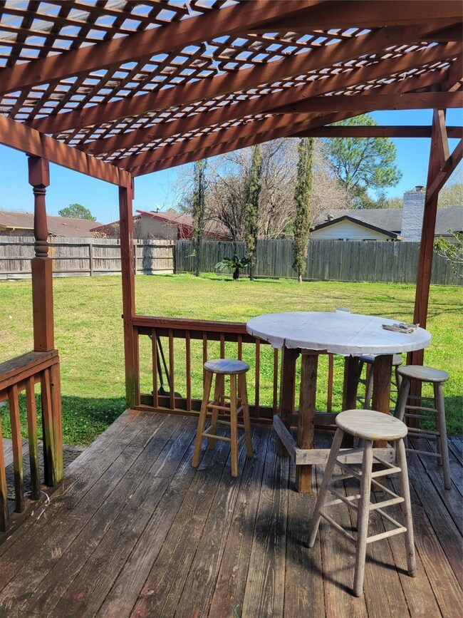 5619 W Ridgecreek Dr, Houston, TX 77053 - photo 2