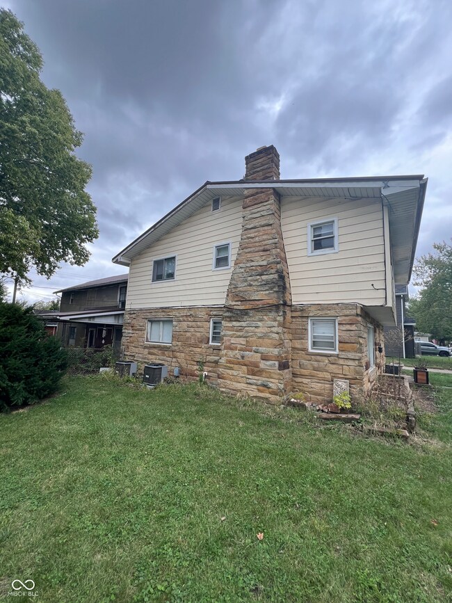 309 2nd St, Covington, IN 47932 - photo 2