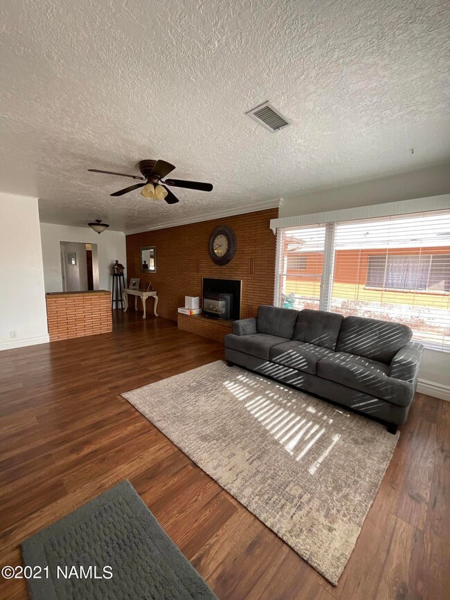 104 W Hillview St, Winslow, AZ 86047 - photo 4