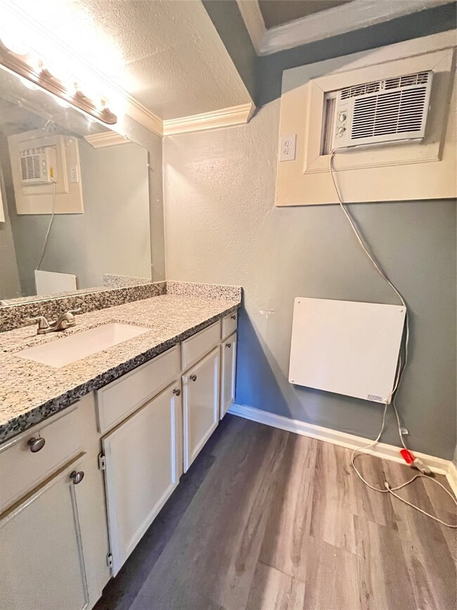 911 Byrne St unit 3, Houston, TX 77009 - photo 5