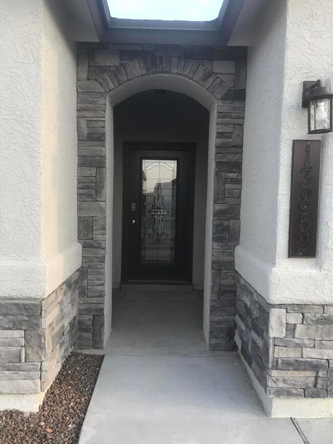 13852 Lago Vista Ave, Horizon City, TX 79928 - photo 5