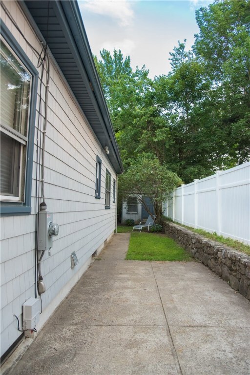 18 Winona St, Providence, RI 02904 - photo 2
