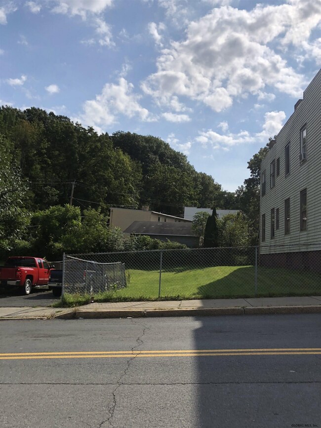 8 Stow Ave, Troy, NY 12180 - photo 4