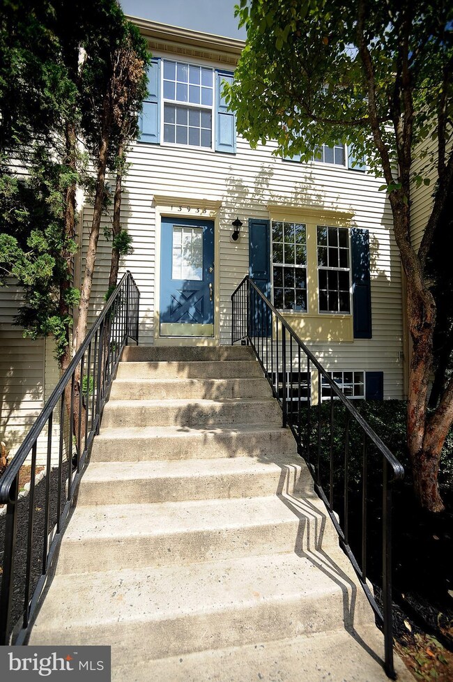 13933 Winding Ridge Ln, Centreville, VA 20121 - photo 2