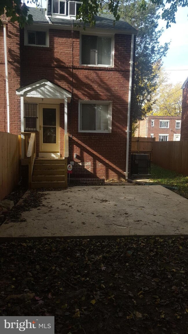842 51st St SE, Washington, DC 20019 - photo 2