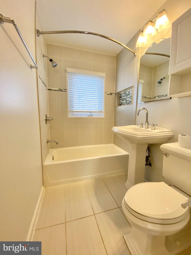 2232 Rollins Dr, Alexandria, VA 22307 - photo 6