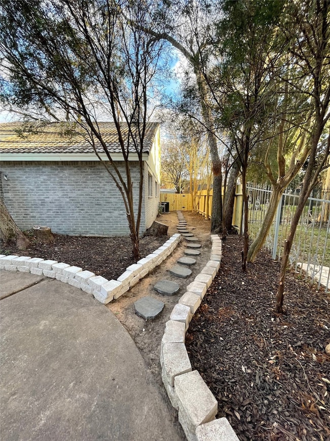 3903 Athlone Ct, Houston, TX 77088 - photo 5