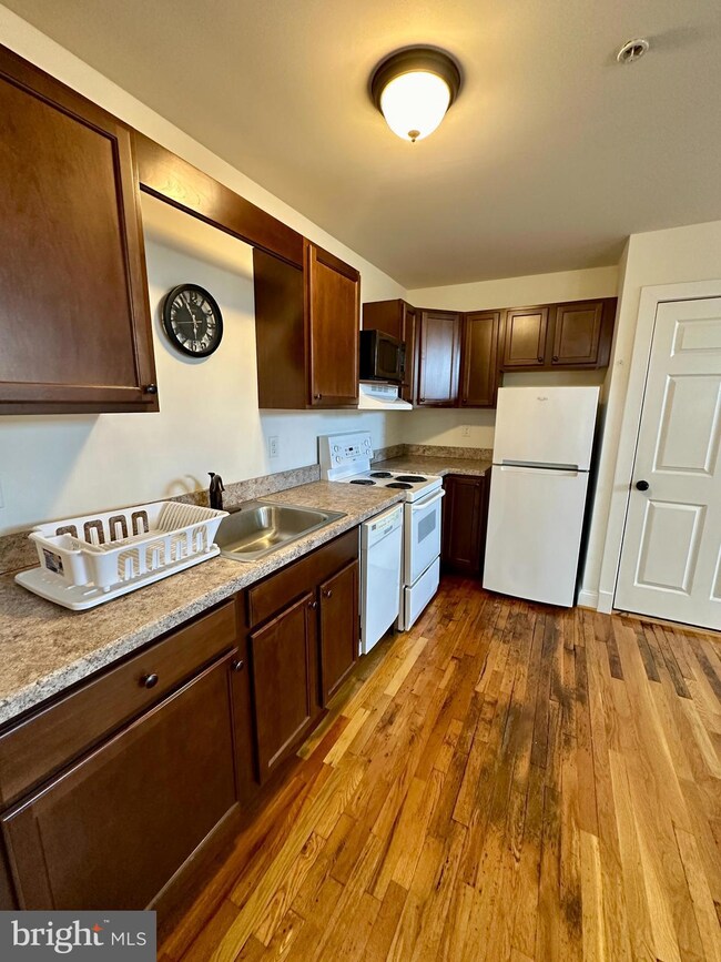 302 N Cameron St unit 202, Winchester, VA 22601 - photo 3