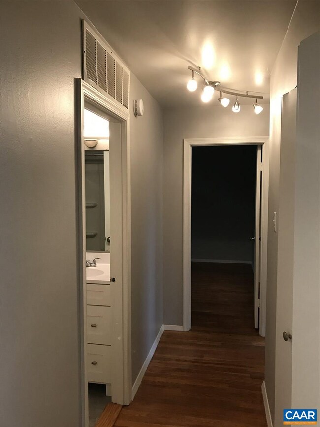 142 Hessian Hills Cir unit 3, Charlottesville, VA 22901 - photo 4