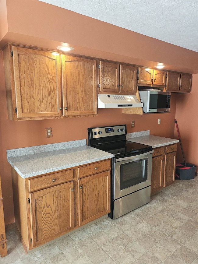 108 Sequoyah Ct SW, Poplar Grove, IL 61065 - photo 6