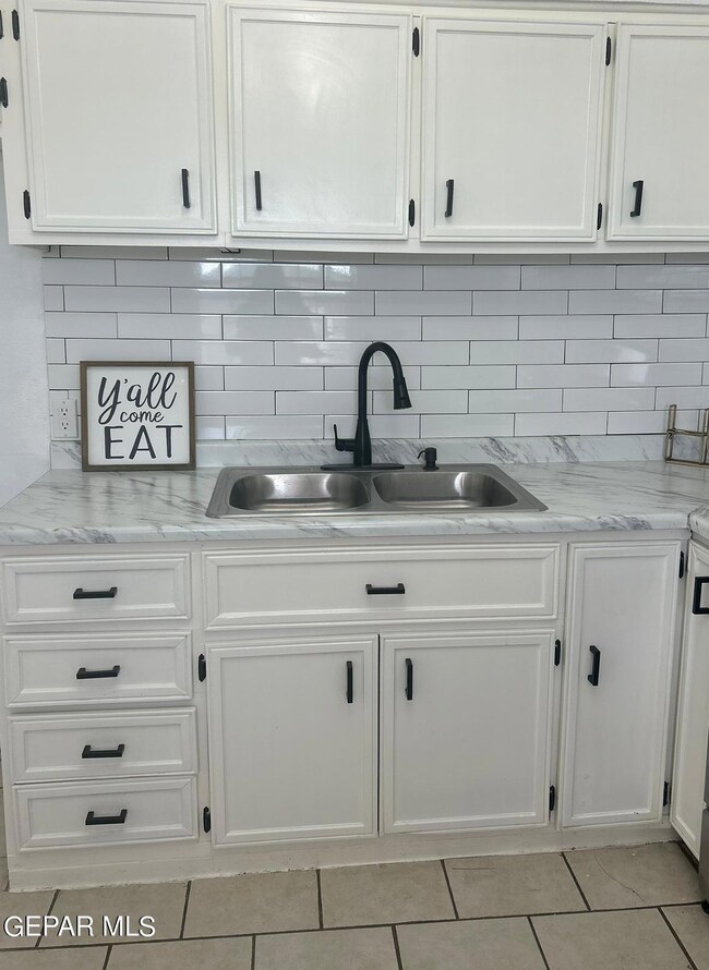 2207 Murchison Dr unit A, El Paso, TX 79930 - photo 4