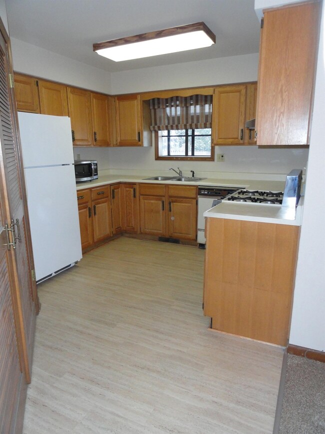 1712 W Ash St, Griffith, IN 46319 - photo 4