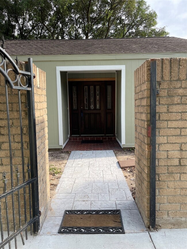 15627 Meadow Village Dr, Houston, TX 77095 - photo 4