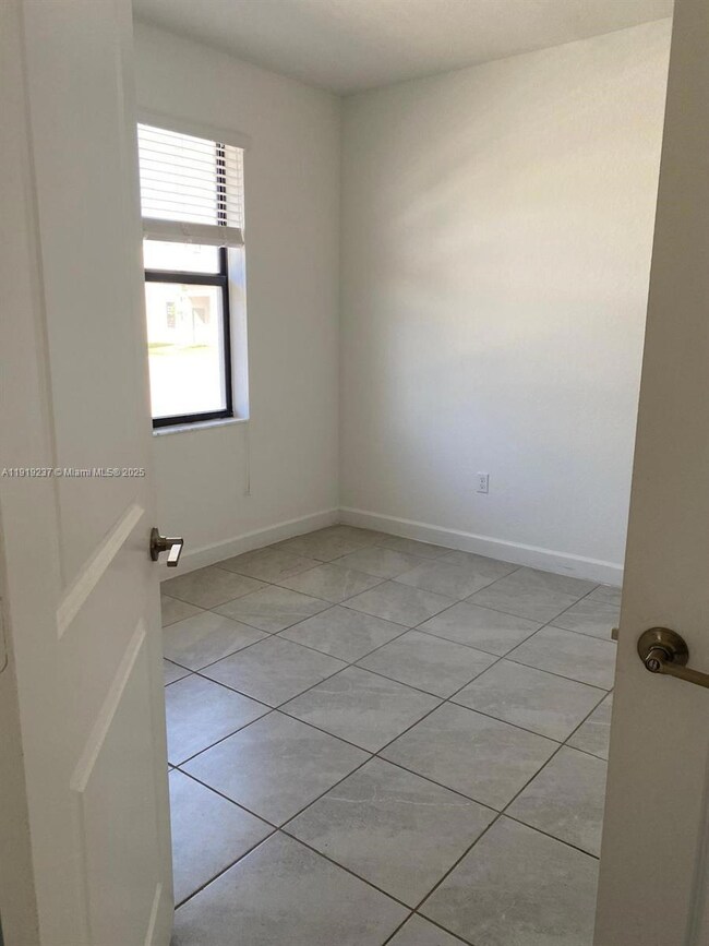 12914 SW 232nd Ln unit 12914, Homestead, FL 33032 - photo 5