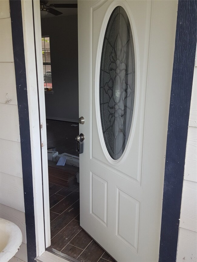 9213 Dandy St, Houston, TX 77016 - photo 4