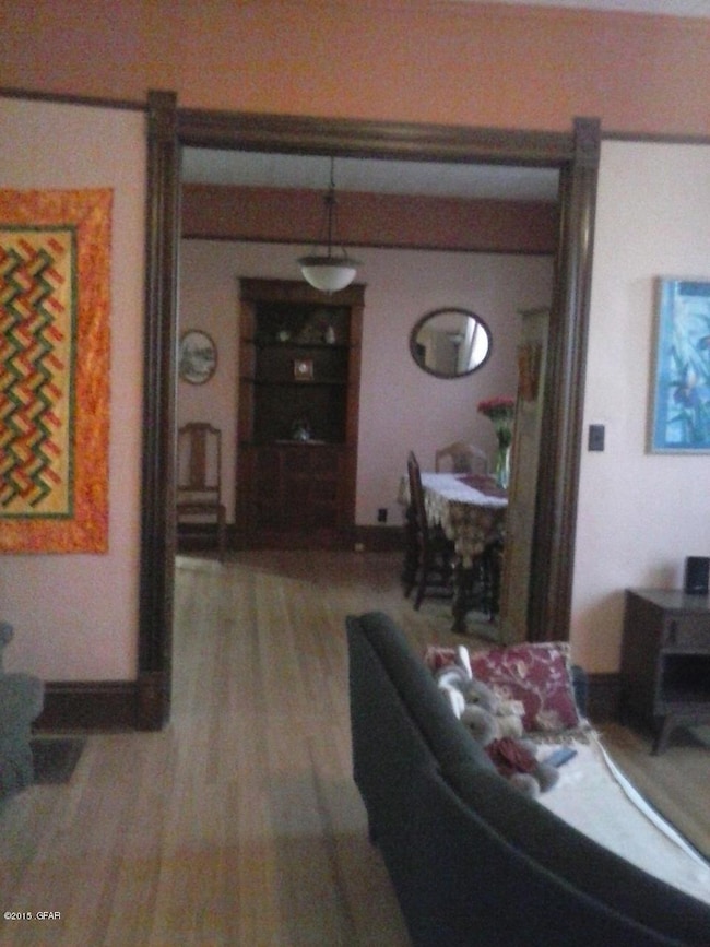 600-4 Living Rm