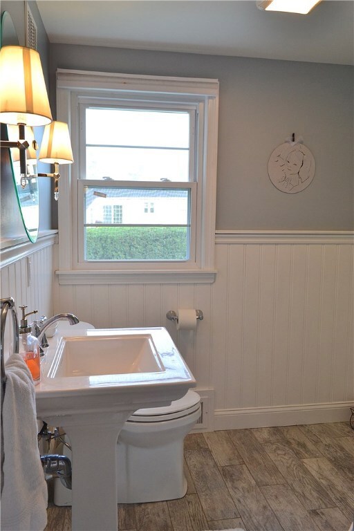 366 Garden City Dr, Cranston, RI 02920 - photo 5