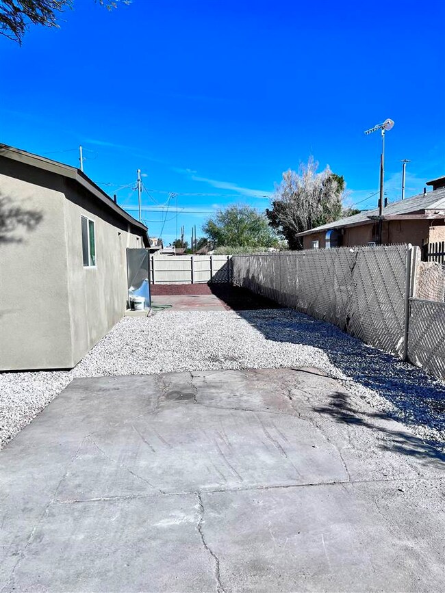 175 N 13th Ave, Yuma, AZ 85364 - photo 6
