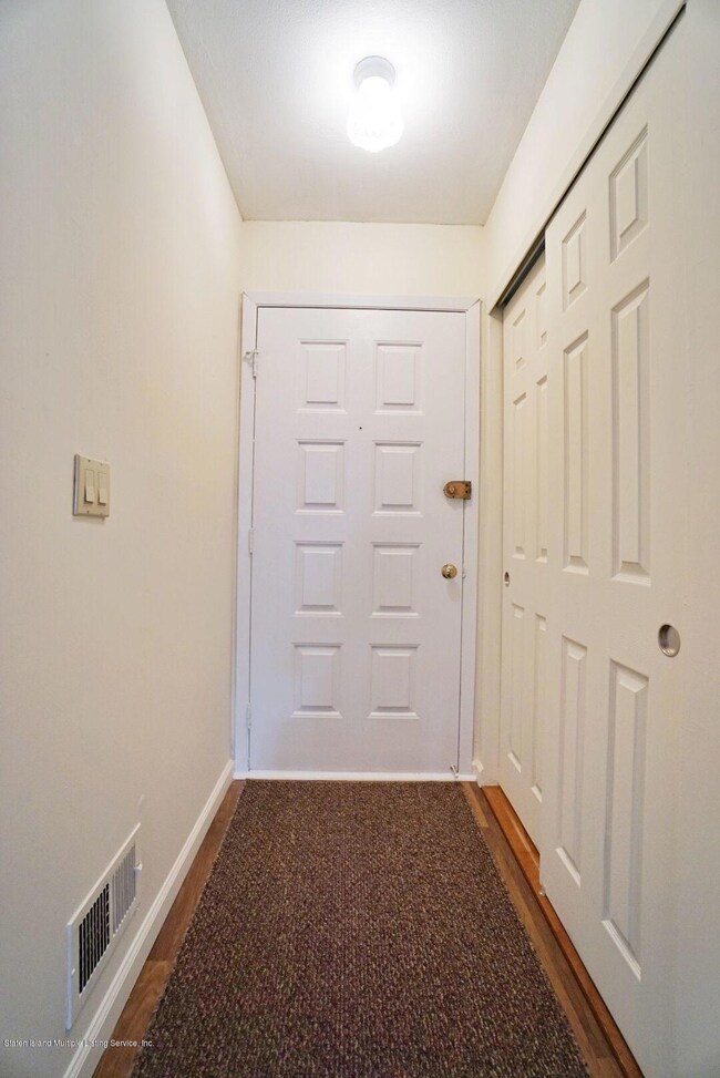 11B Signs Rd unit E, Staten Island, NY 10314 - photo 4