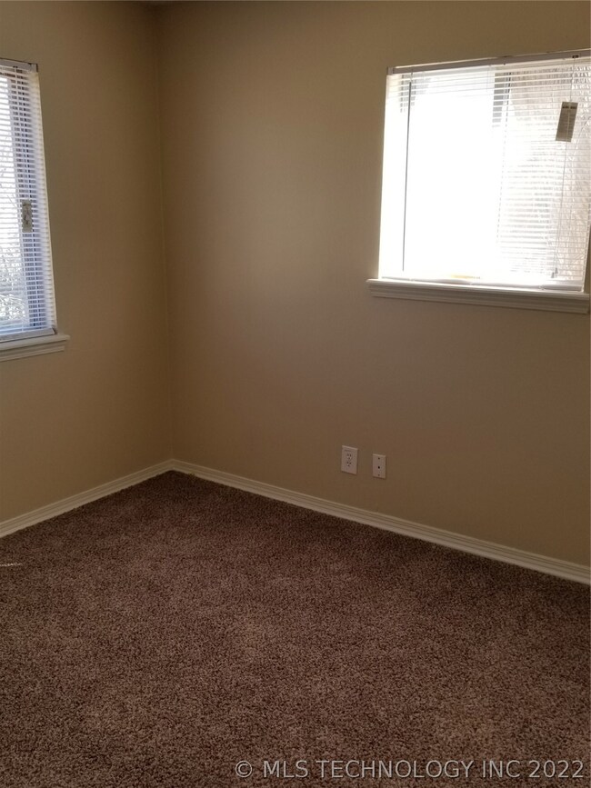 3rd bedroom with new carpet, paint and blinds.