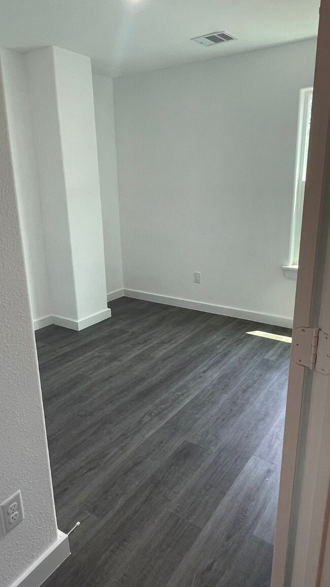 6313 Sandra St unit A, Houston, TX 77028 - photo 5