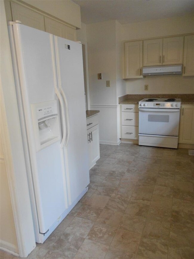 2108 Perry Dr, Jacksonville, NC 28546 - photo 6