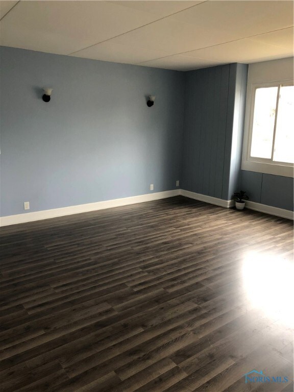 Huge, BRIGHT living room