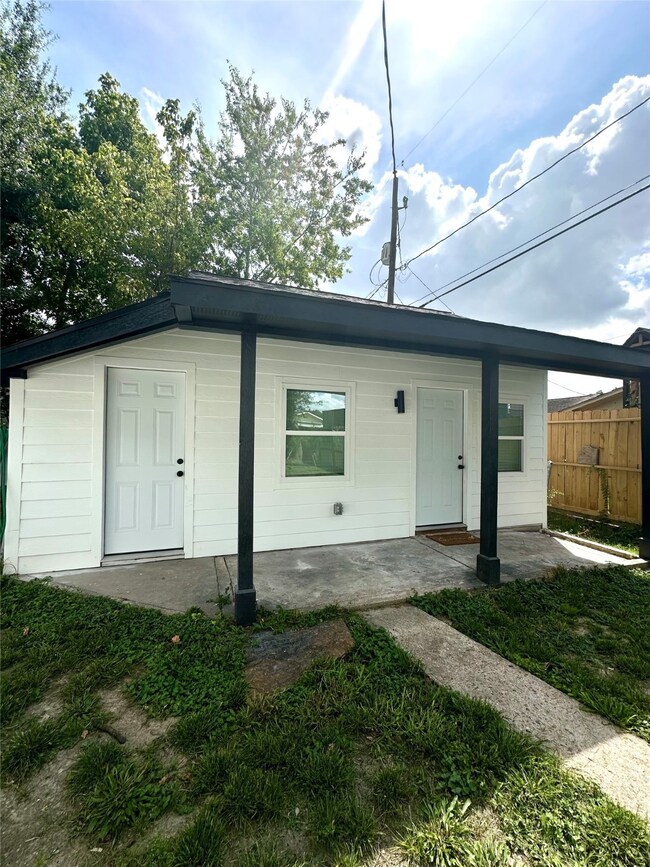 32 Farrell St unit C, Houston, TX 77022 - photo 3