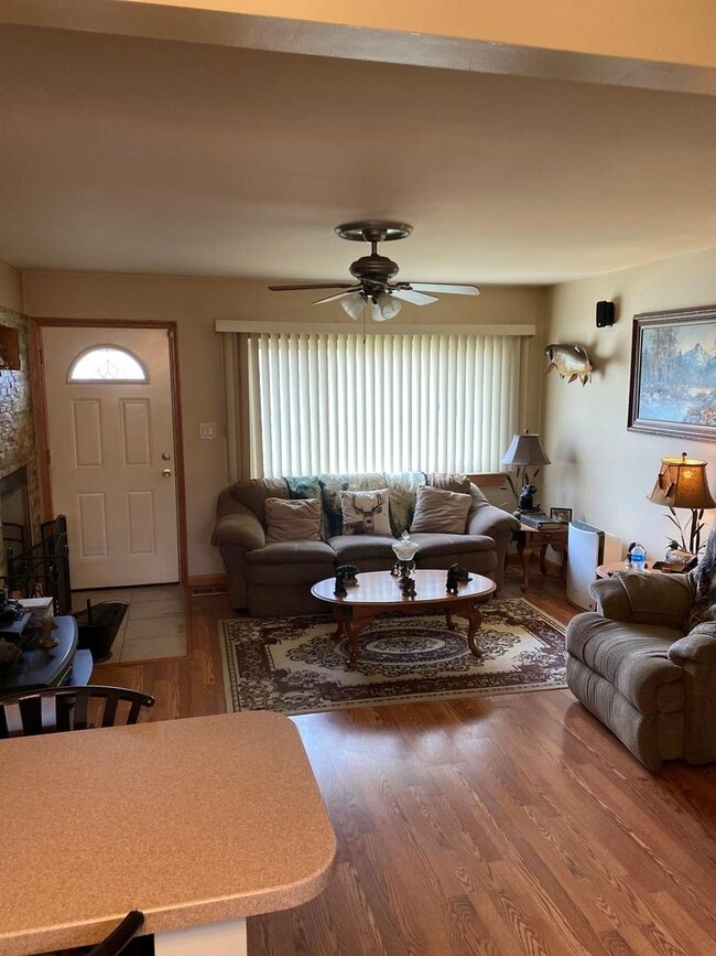 2735 Pawnee Rd, Waukegan, IL 60087 - photo 4