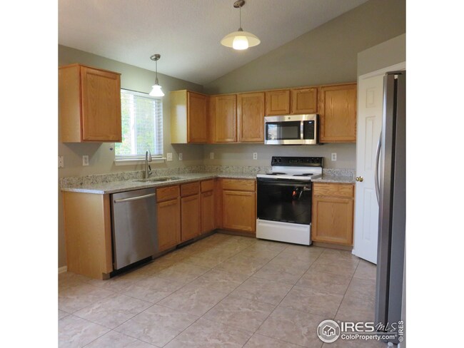 12912 Hudson Ct, Thornton, CO 80241 - photo 3