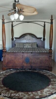 SPACIOUS MASTER WITH WALK-IN CLOSET