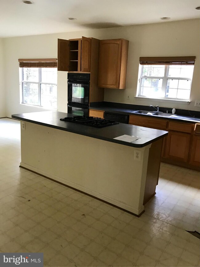 10127 Ellard Dr, Lanham, MD 20706 - photo 6