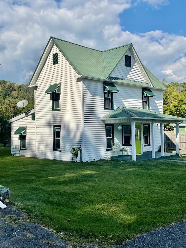 533 Docie St, Damascus, VA 24236 - photo 2