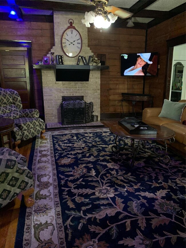 2104 Agnew St, Bonham, TX 75418 - photo 2