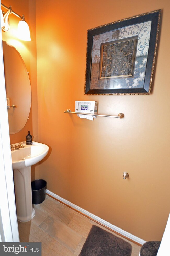 9096 Furey Rd, Lorton, VA 22079 - photo 4