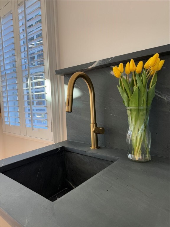 4 Cliff Ave unit 2, Newport, RI 02840 - photo 7