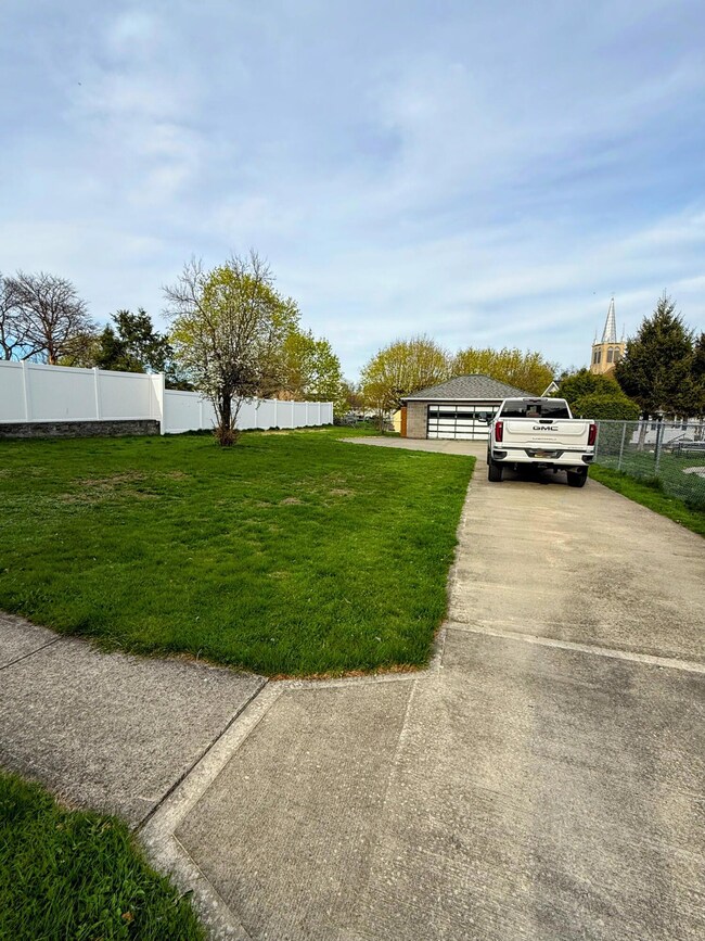 616 Dundaff St, Scranton, PA 18519 - photo 4