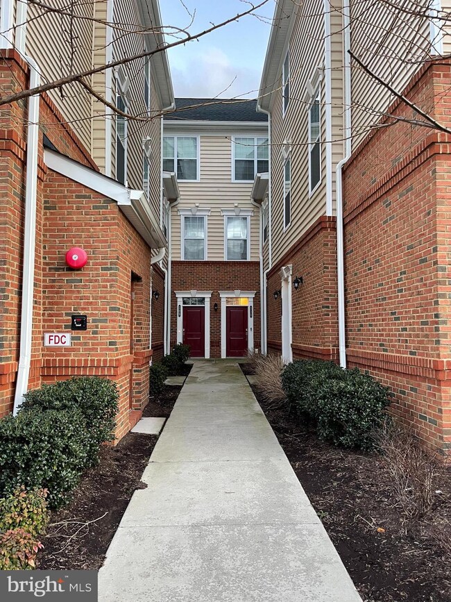 43021 Greggsville Chapel Terrace unit 110, Dulles, VA 20148 - photo 2