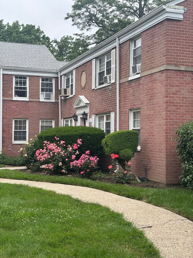 74 Standish Rd unit 3, Stamford, CT 06902 - photo 3